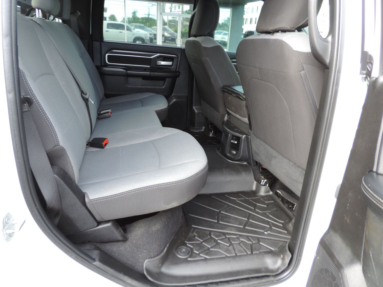 2024 RAM 3500 Crew Cab SLT Flatbed DRW 4WD