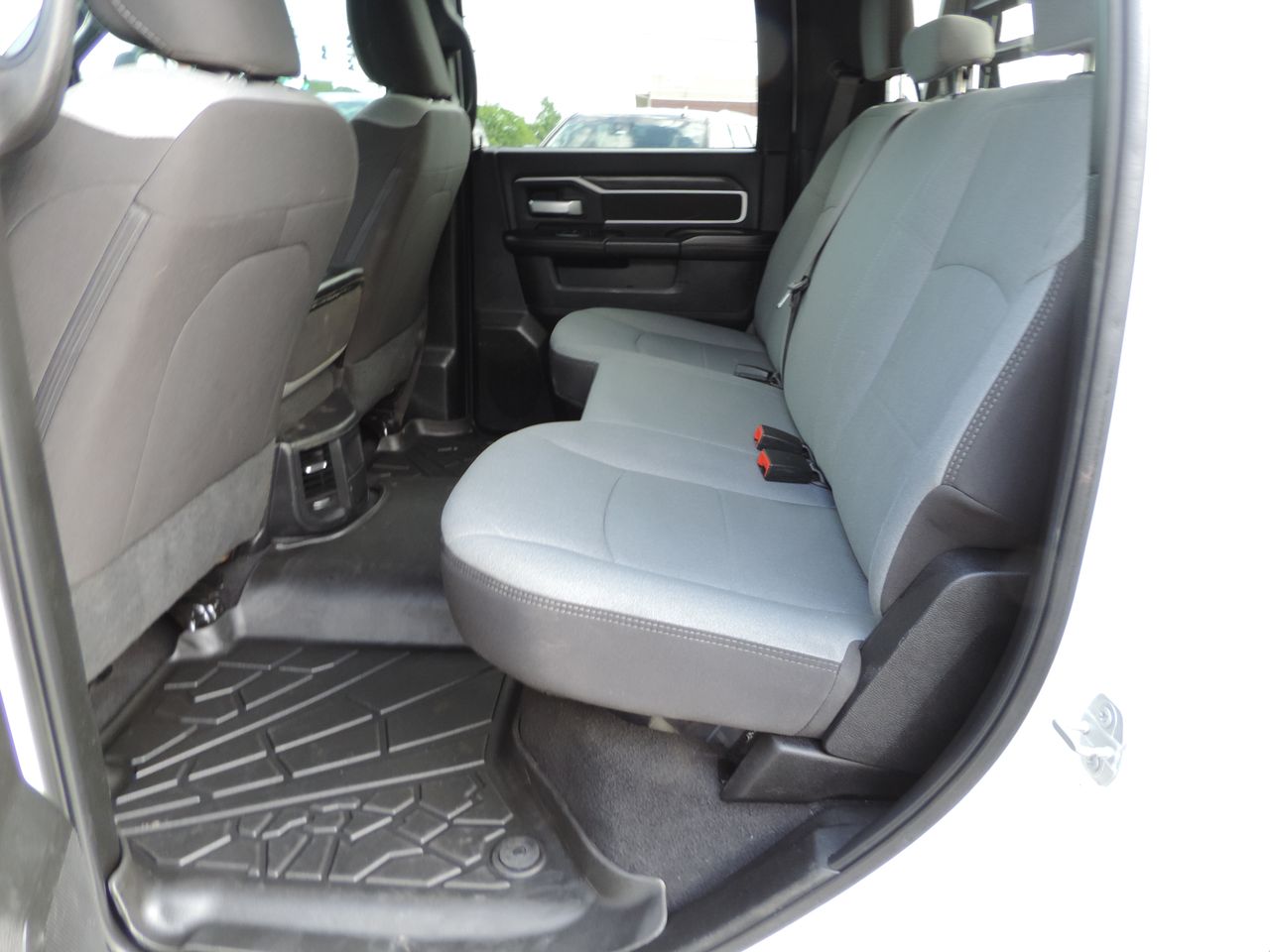 2024 RAM 3500 Crew Cab SLT Flatbed DRW 4WD