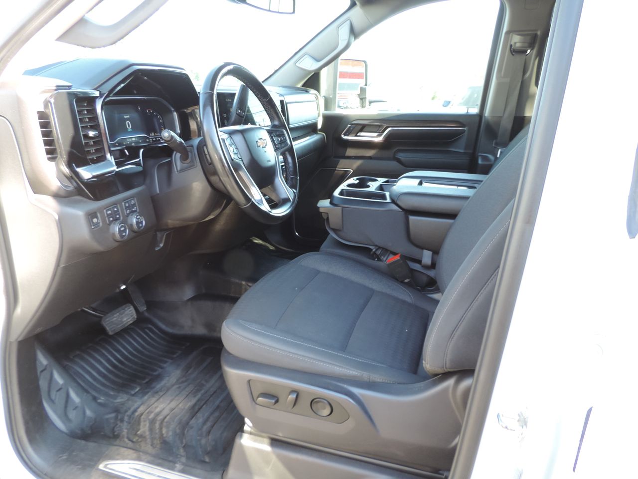 2024 Chevrolet Silverado 3500HD Crew Cab LT Flatbed DRW 4WD