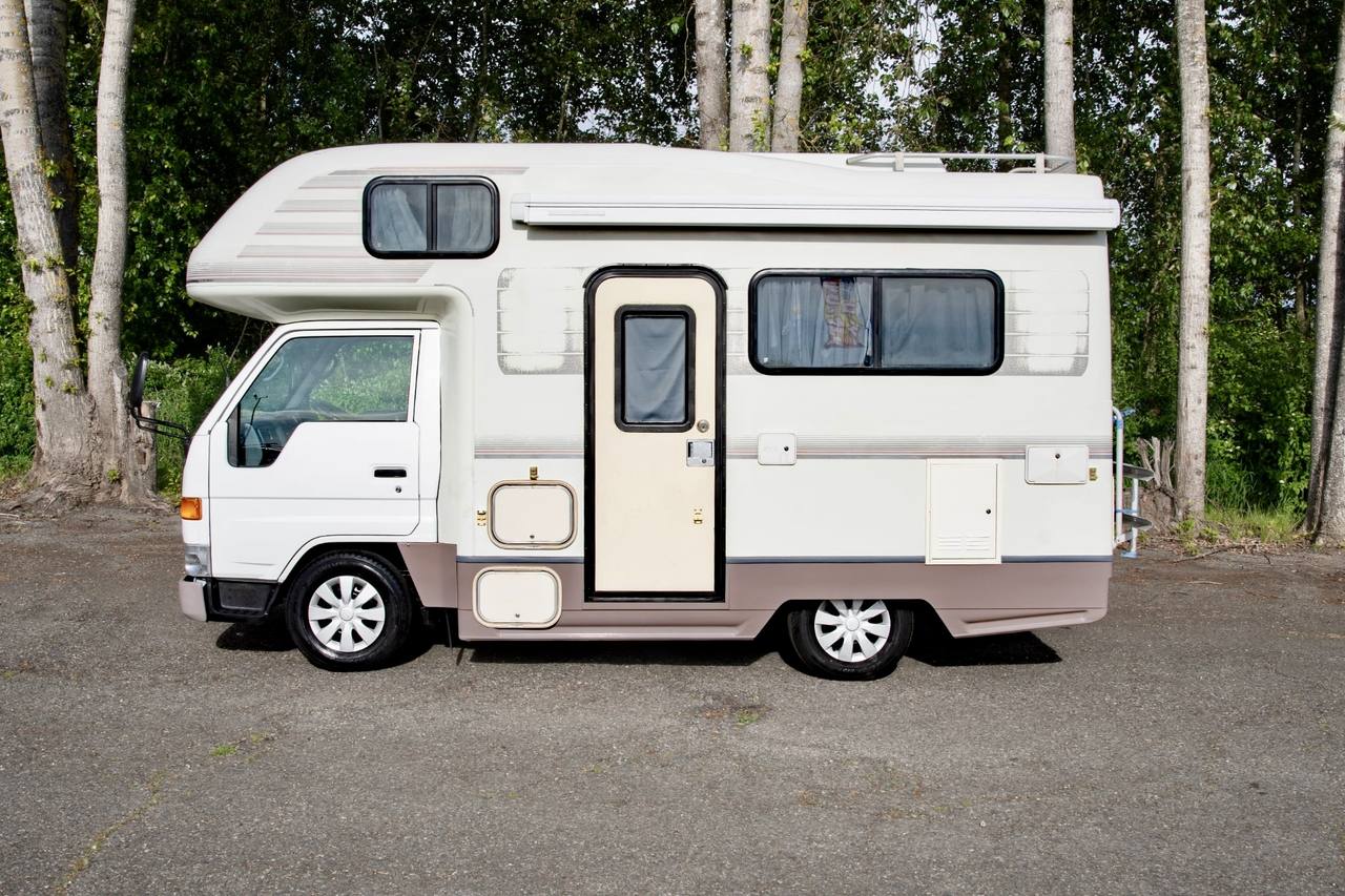 1998 Toyota Camroad Champ Camper RWD, Fully Loaded, Auto