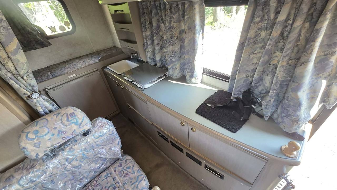1997 Isuzu Elf 150 Camper  4WD, Diesel, Fully Loaded, 5MT
