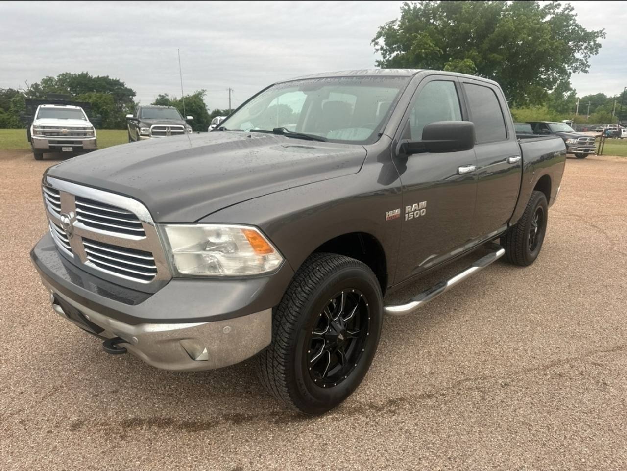 2014 RAM 1500 SLT Crew Cab SWB 4WD