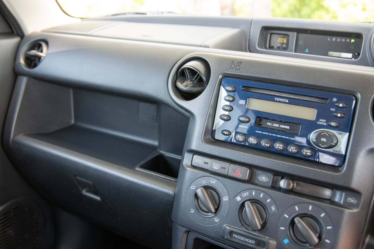 2001 Toyota bB Type Z Kouki FWD, Fully Loaded, Automatic