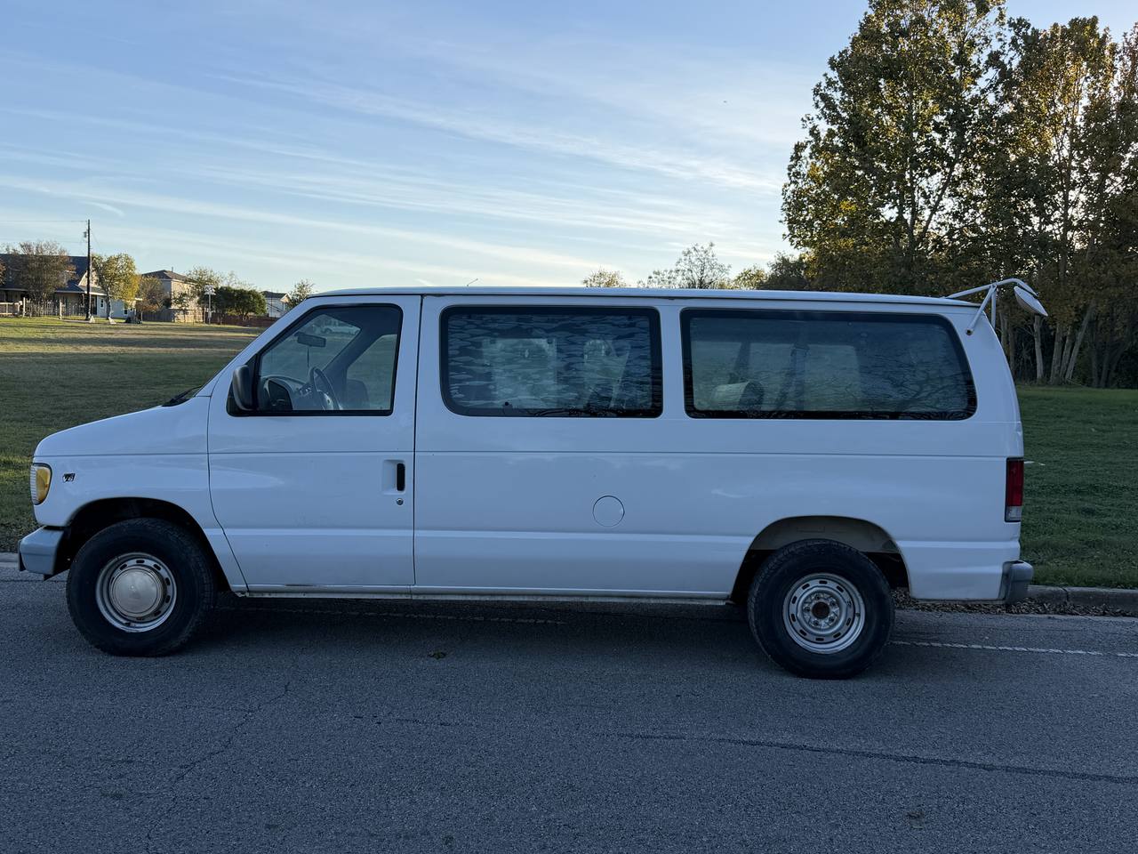 2000 Ford Econoline Wagon E-150 XLT