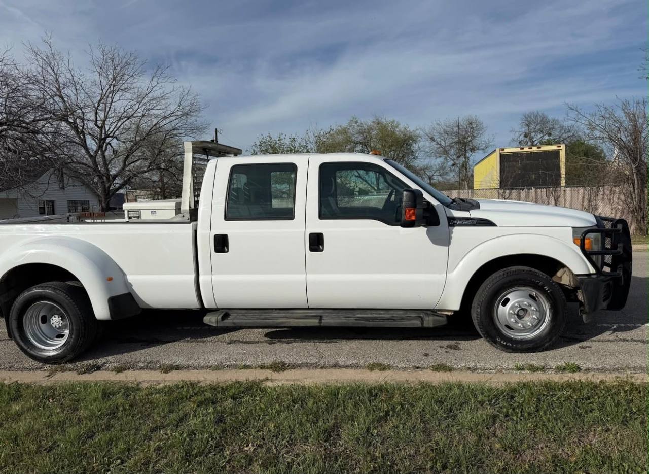 2015 Ford F-350 SD XLT Crew Cab Long Bed DRW 2WD