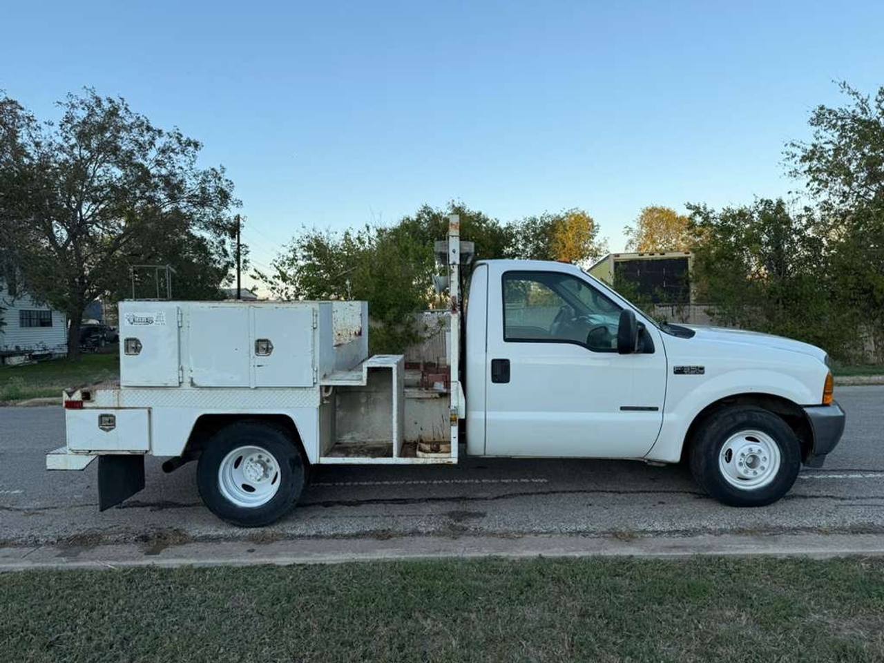 2001 Ford F-350 SD XLT 2WD DRW