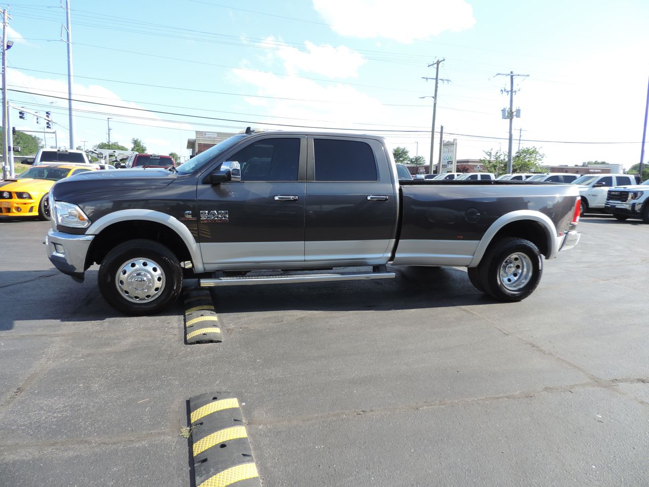 2015 RAM 3500 Crew Cab Laramie DRW 4WD 