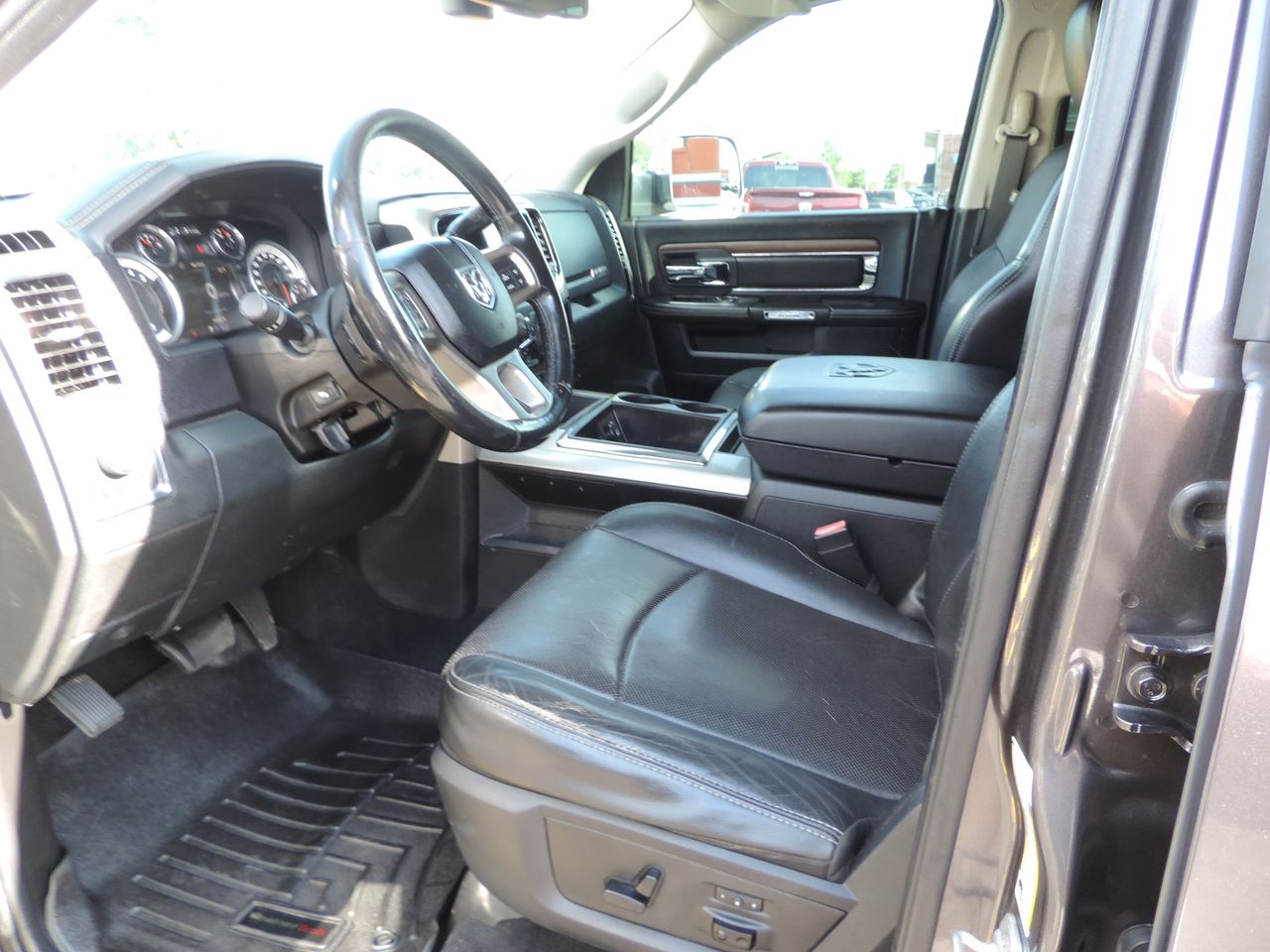 2015 RAM 3500 Crew Cab Laramie DRW 4WD 