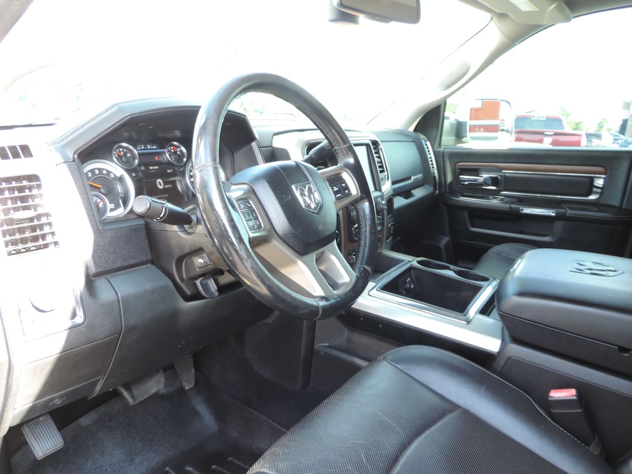 2015 RAM 3500 Crew Cab Laramie DRW 4WD 