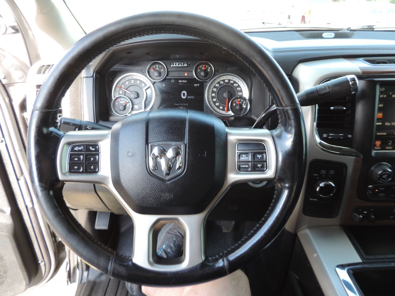 2015 RAM 3500 Crew Cab Laramie DRW 4WD 