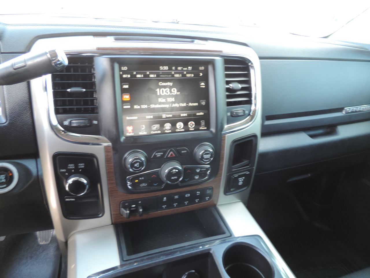 2015 RAM 3500 Crew Cab Laramie DRW 4WD 
