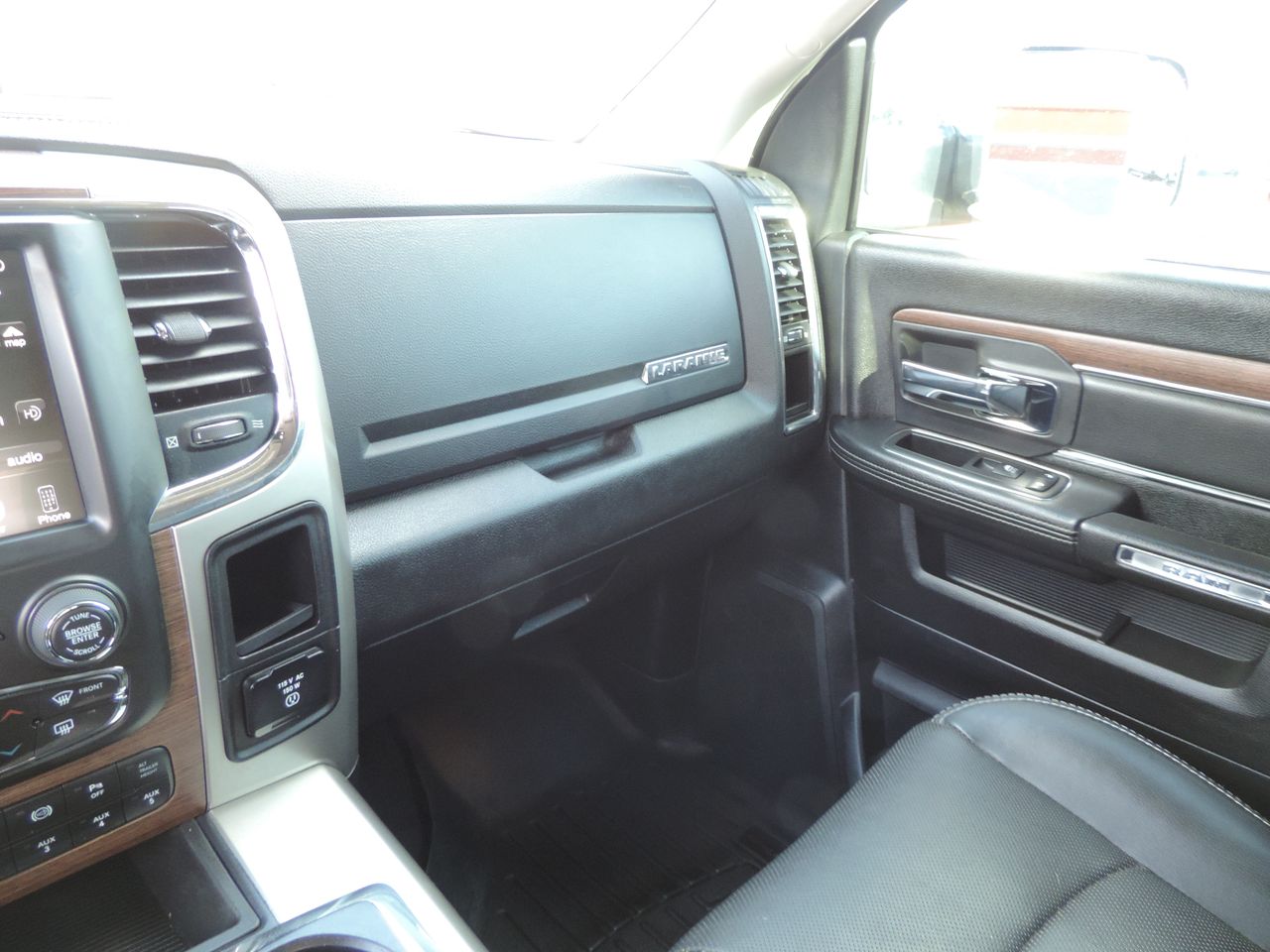 2015 RAM 3500 Crew Cab Laramie DRW 4WD 