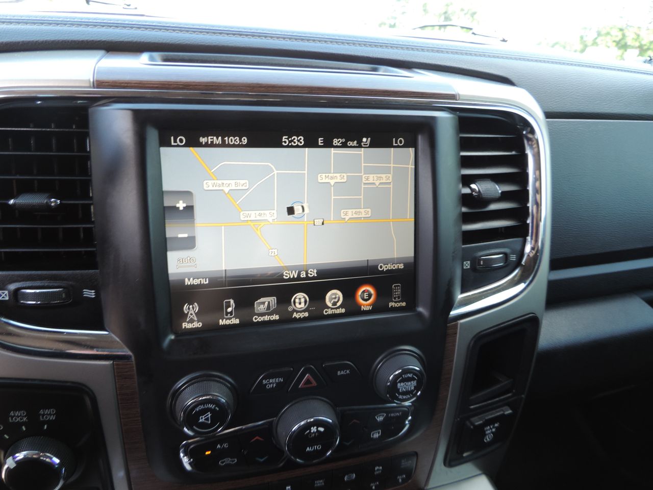 2015 RAM 3500 Crew Cab Laramie DRW 4WD 