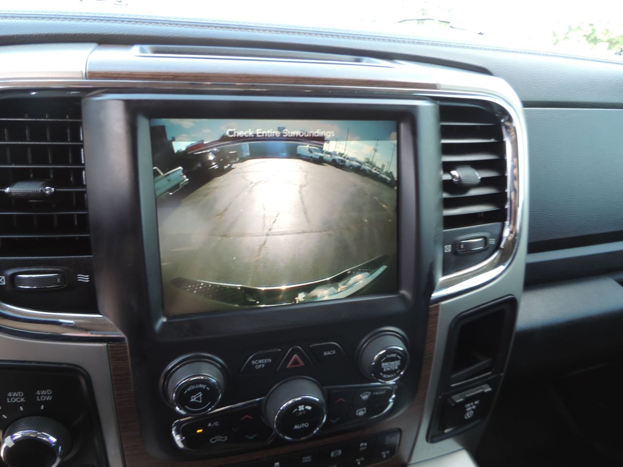 2015 RAM 3500 Crew Cab Laramie DRW 4WD 