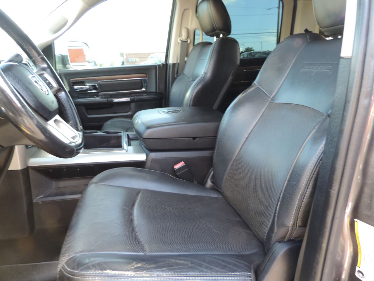 2015 RAM 3500 Crew Cab Laramie DRW 4WD 