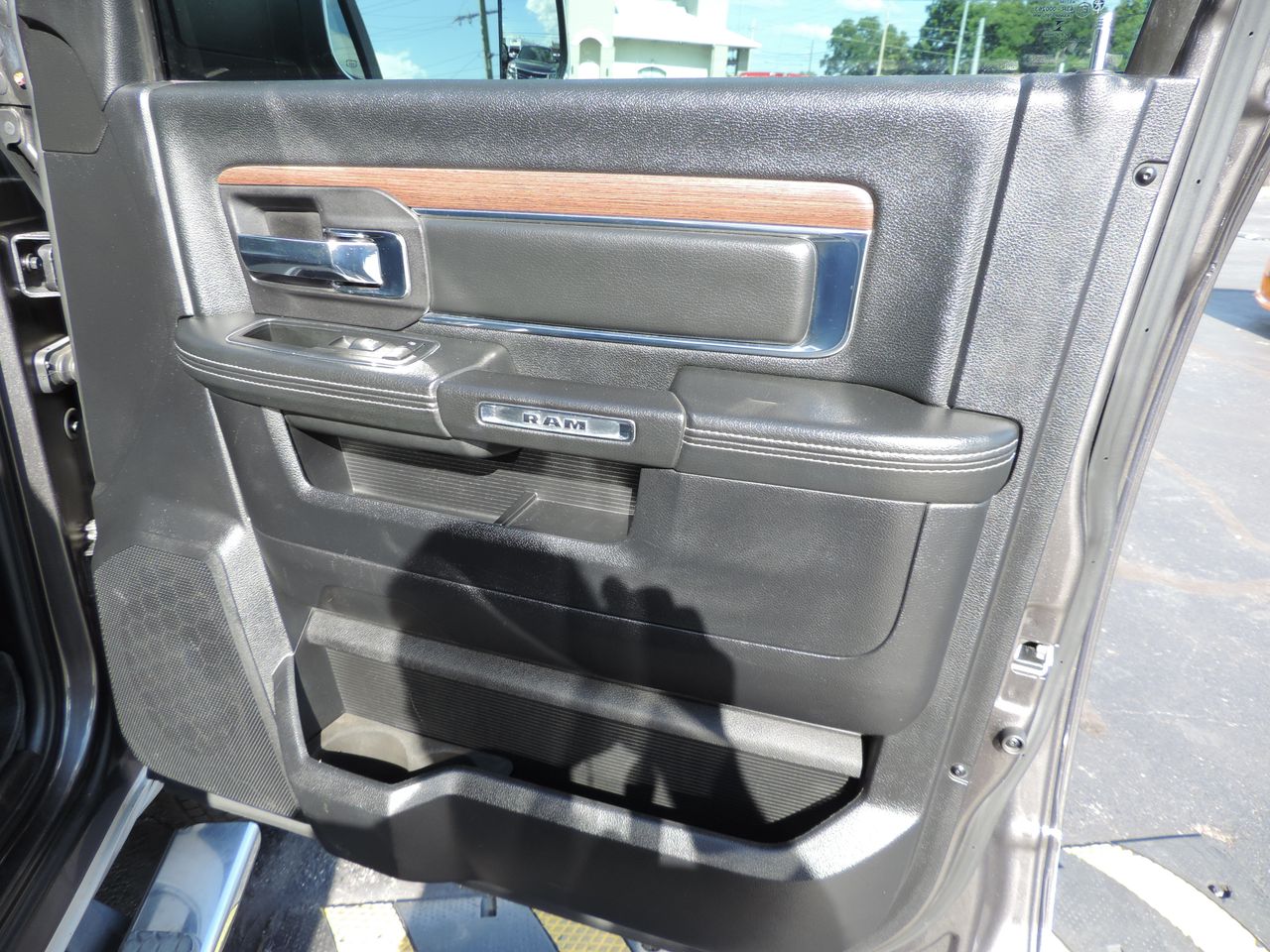 2015 RAM 3500 Crew Cab Laramie DRW 4WD 