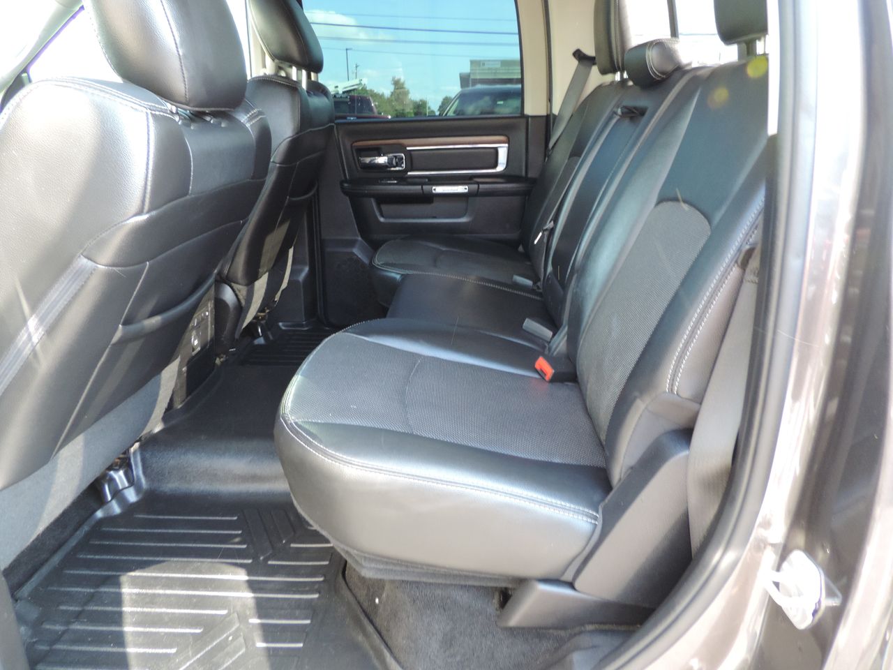 2015 RAM 3500 Crew Cab Laramie DRW 4WD 