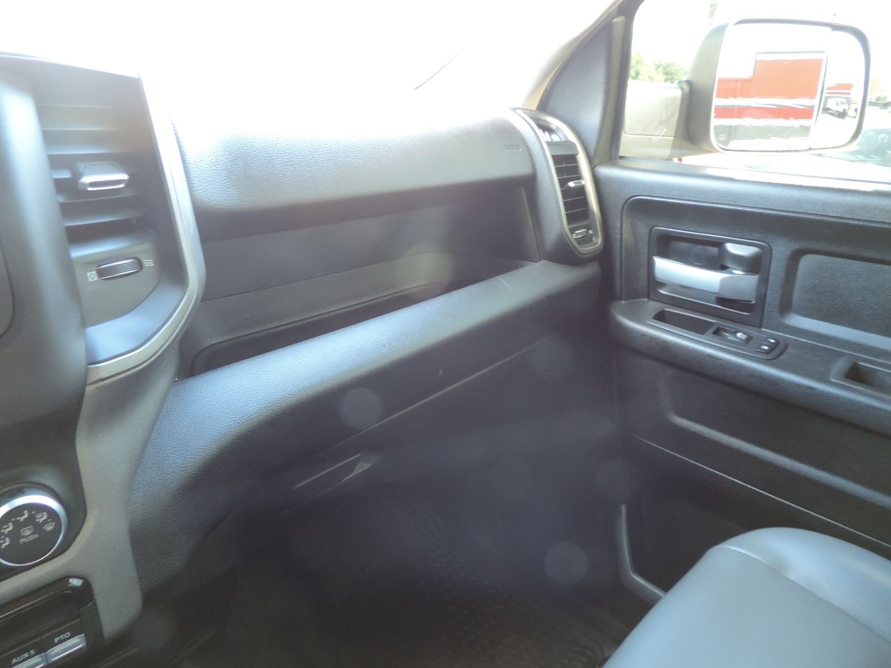 2019 RAM 3500 Crew Cab Tradesman Flatbed DRW 4WD