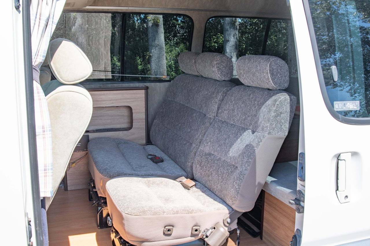 2001 Toyota Granvia Grand Hiace Camper 4WD, Fully Loaded, Auto