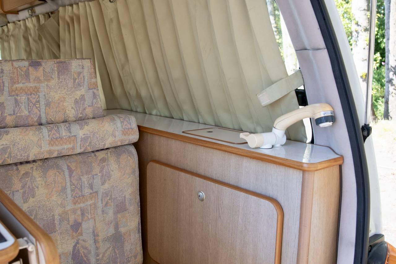 1999 Toyota Granvia Grand Hiace Camper 4WD, Fully Loaded, Auto