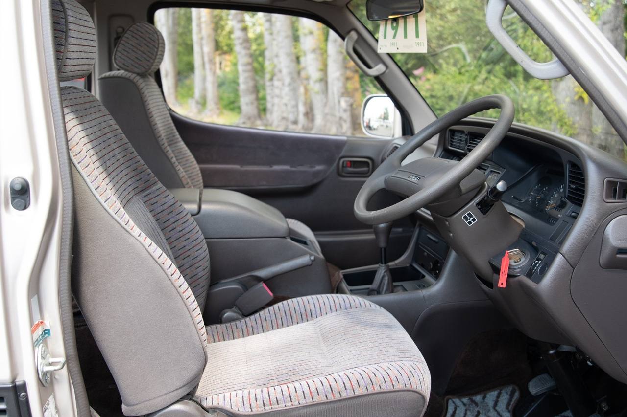 1994 Toyota Hiace Super Custom 4WD 3.0L EFI Turbo Diesel, 5MT