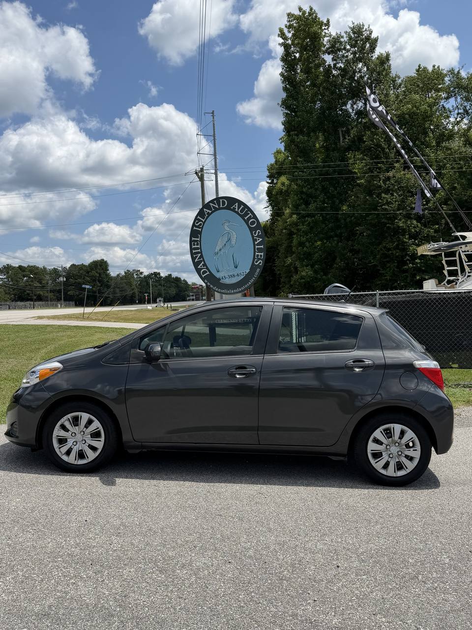 2013 Toyota Yaris L 5-Door AT