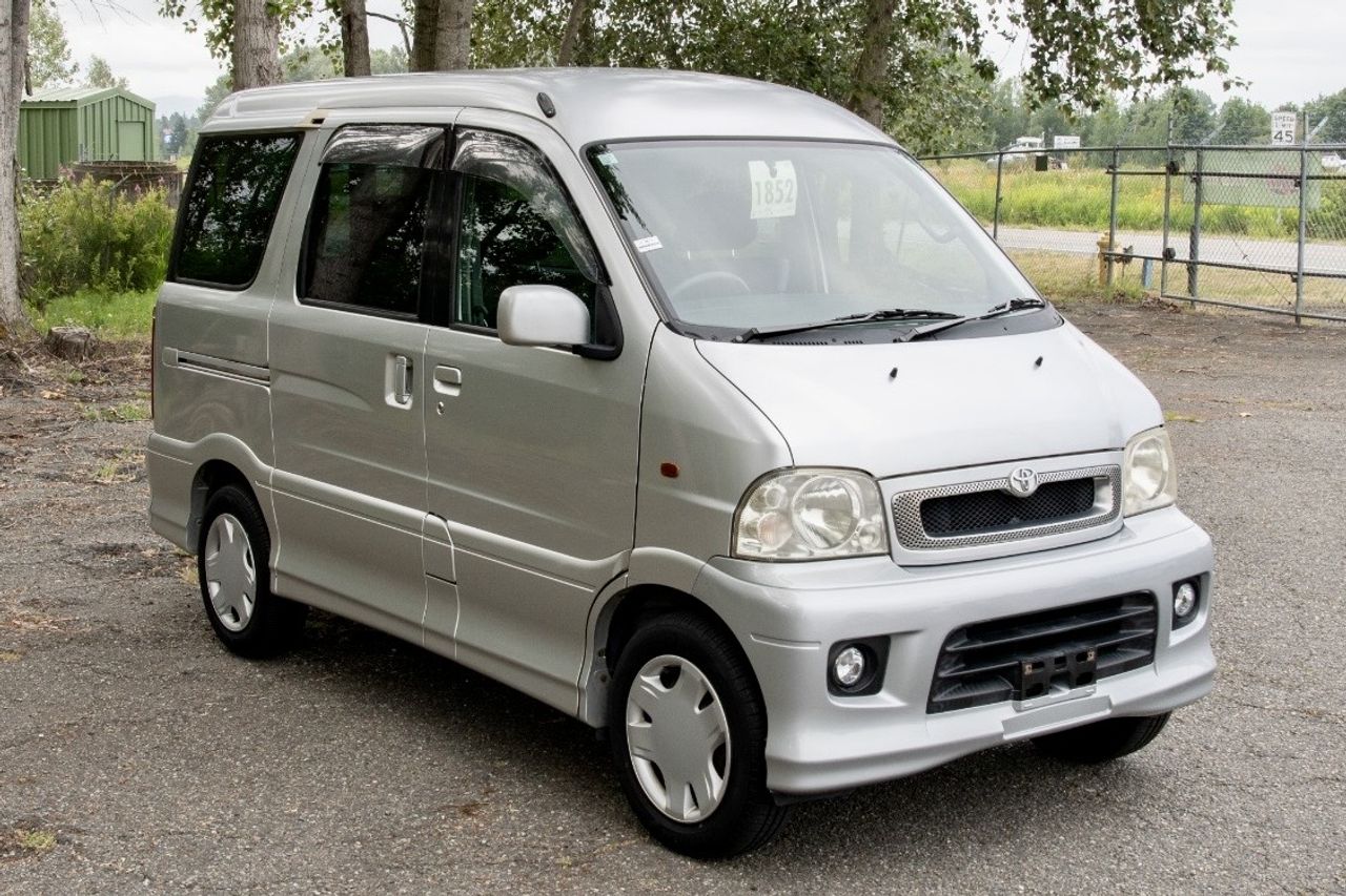2001 Toyota Sparky X RWD, PS, PW, PL, AC, Airbags, 7 Pass, Auto