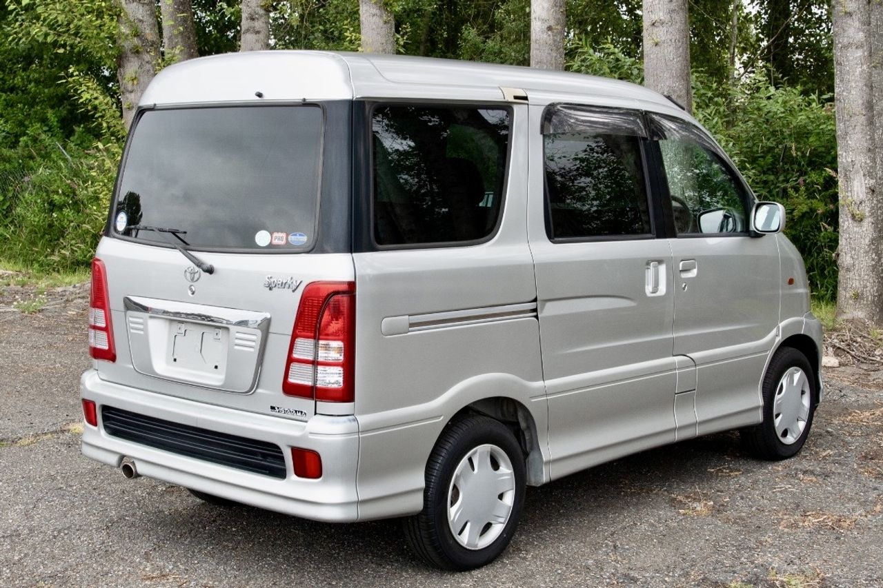 2001 Toyota Sparky X RWD, PS, PW, PL, AC, Airbags, 7 Pass, Auto