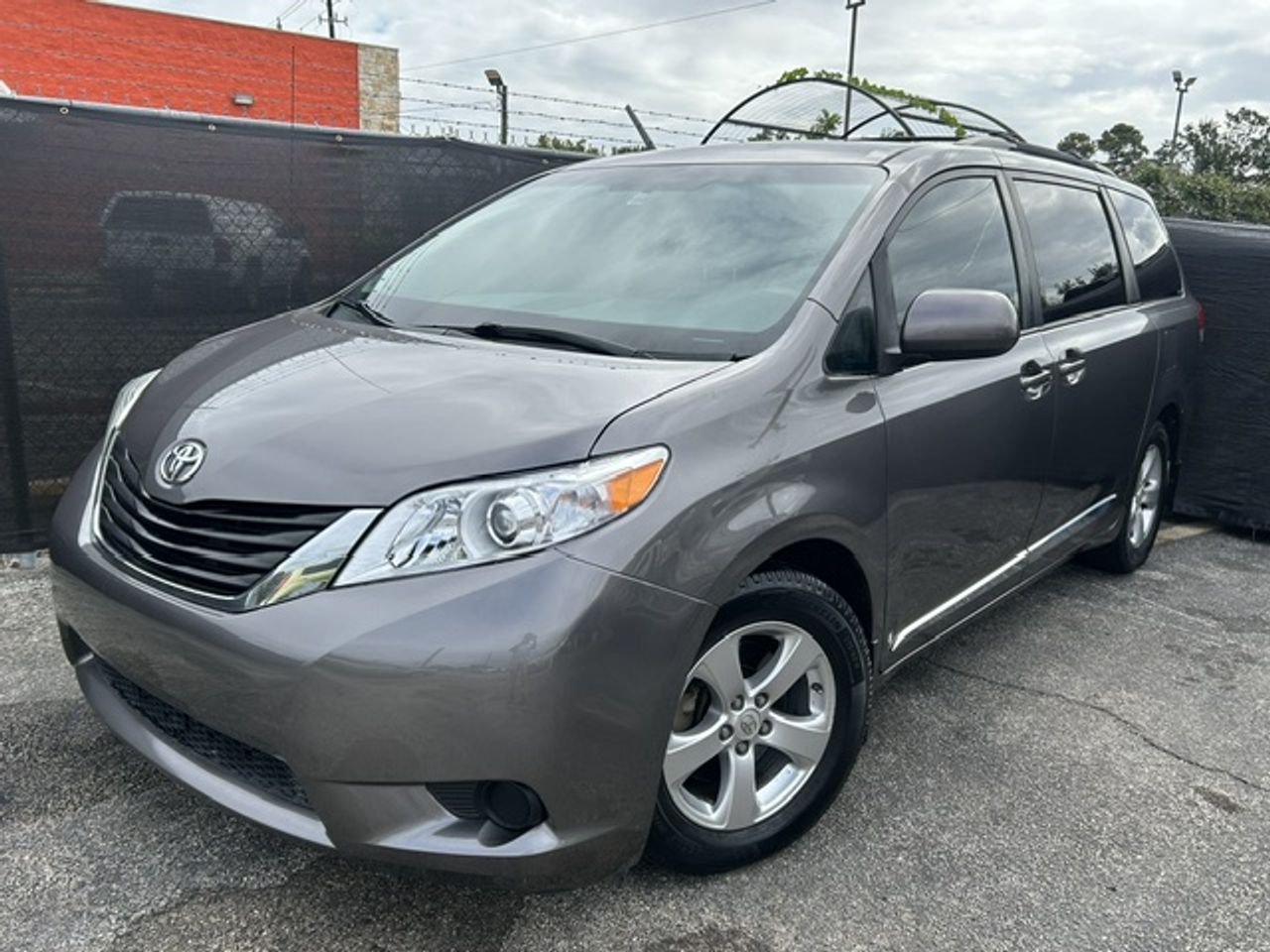 2013 Toyota Sienna LE FWD 8-Passenger V6