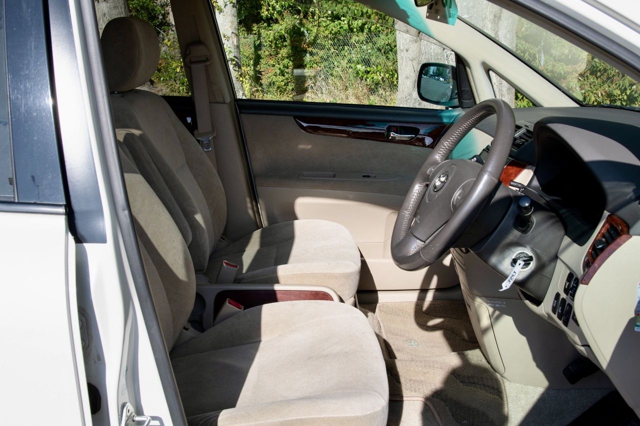 2001 Toyota Ipsum 4WD, 3 Row 7 Passenger, Fully Loaded, Automatic