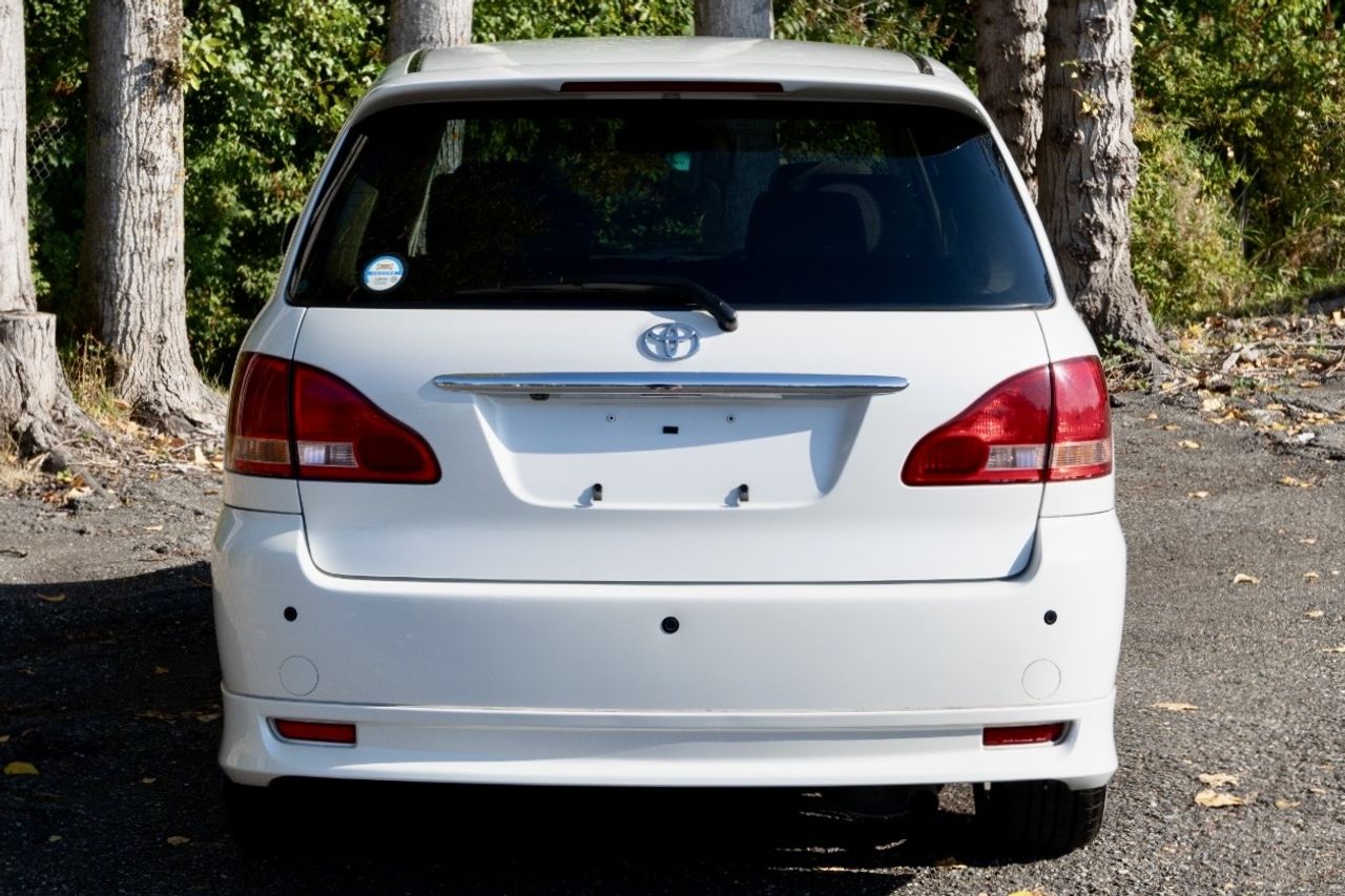 2001 Toyota Ipsum 4WD, 3 Row 7 Passenger, Fully Loaded, Automatic