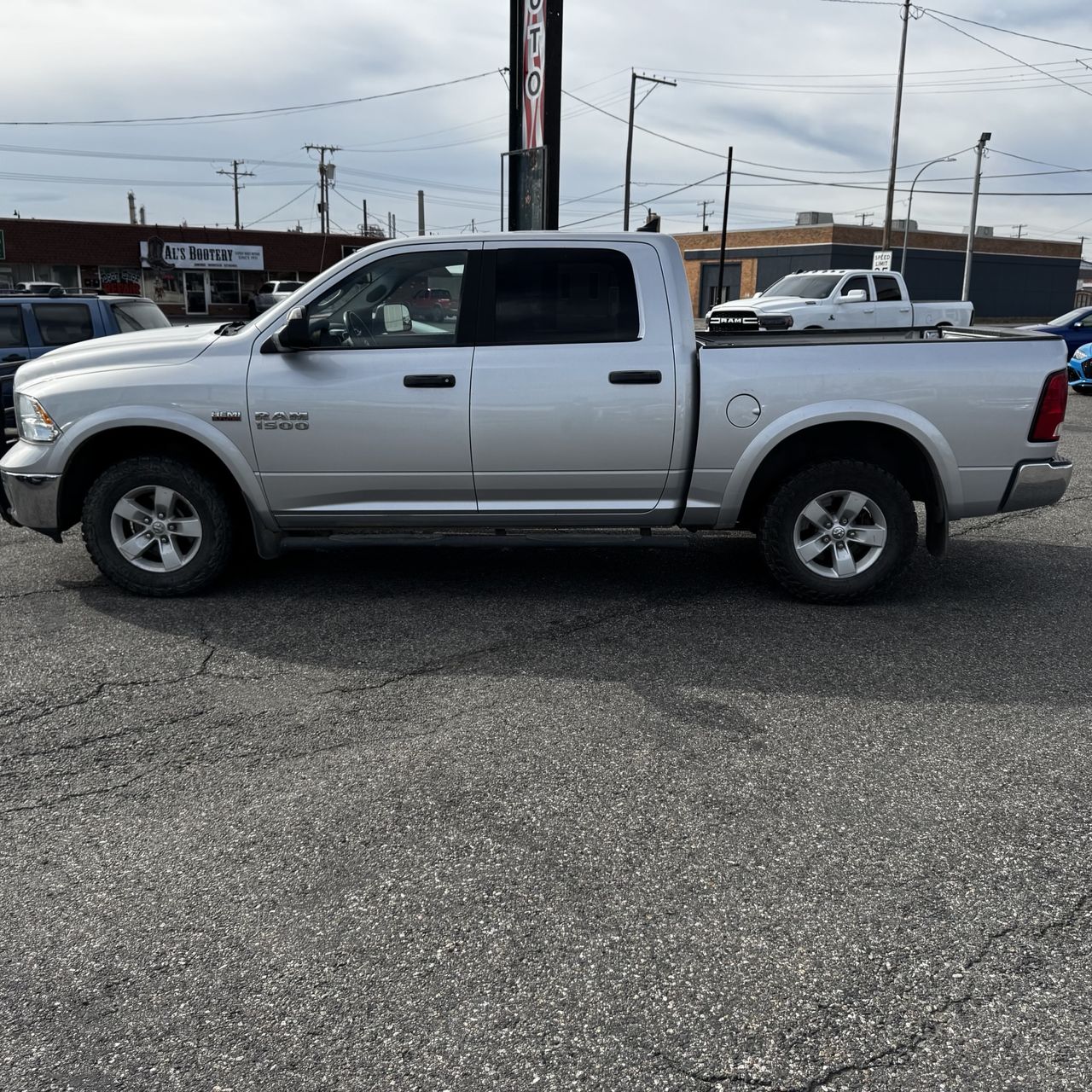 2013 RAM 1500 SLT Crew Cab SWB 4WD