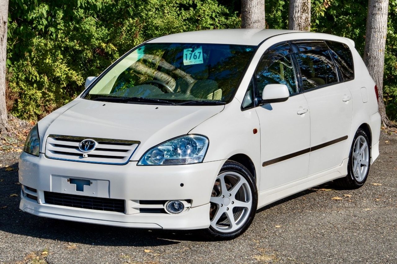 2001 Toyota Ipsum 4WD, 3 Row 7 Passenger, Fully Loaded, Automatic