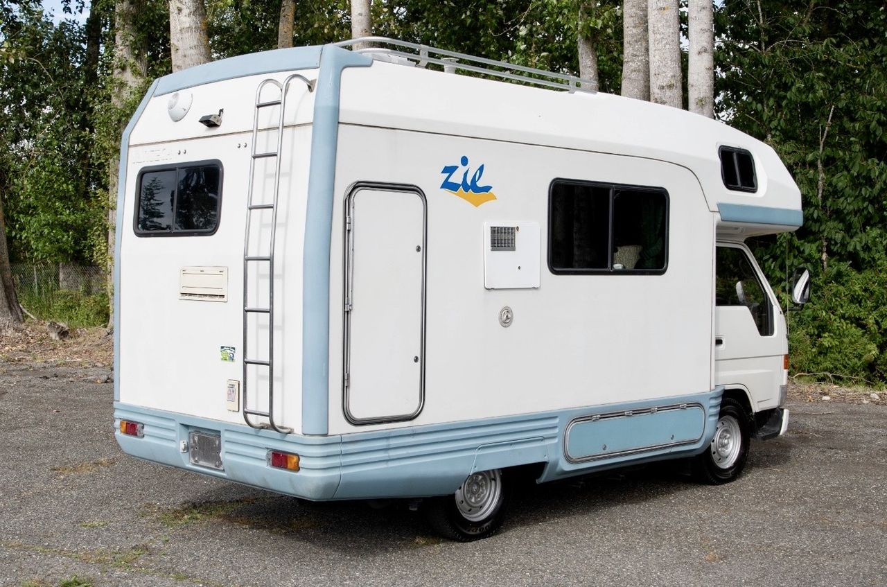 2000 Toyota Camroad  ZiL Camper RWD, Fully Loaded, Automatic