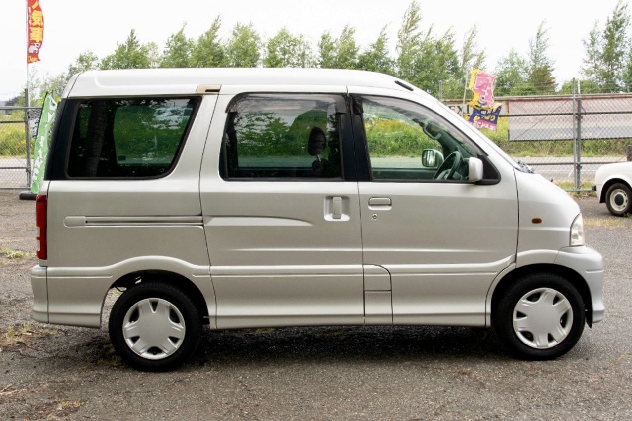 2001 Toyota Sparky X RWD, PS, PW, PL, AC, Airbags, 7 Pass, Auto
