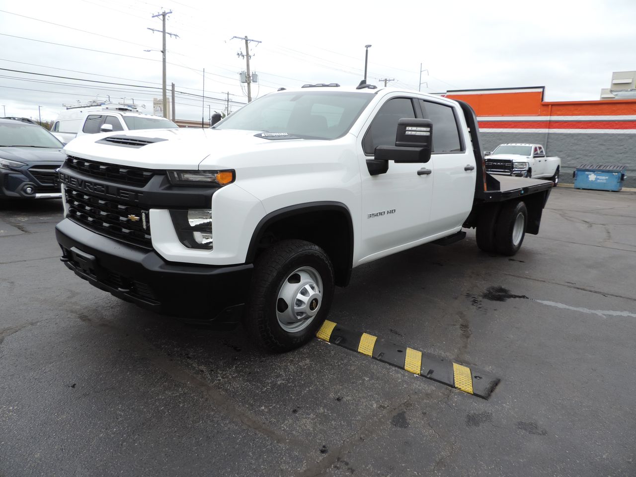 2023 Chevrolet Silverado 3500HD Crew Cab W/T Flatbed DRW 4WD