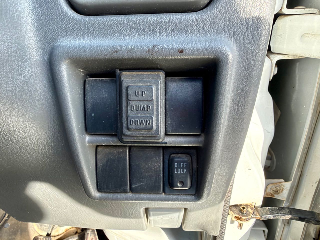 2000 Suzuki Carry SD Dump EFI 4WD, 2Hi-4Hi-4Lo, AC, 5MT, Difflock