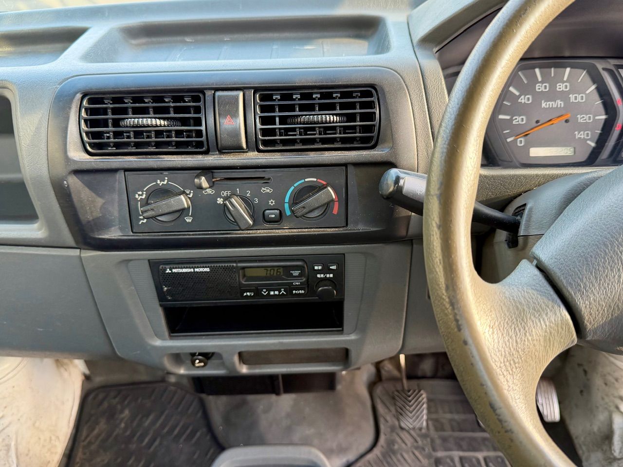 2001 Mitsubishi Minicab HD Deep Dump 4WD, 2Hi-4Hi-4Lo, PS, AC, 5MT