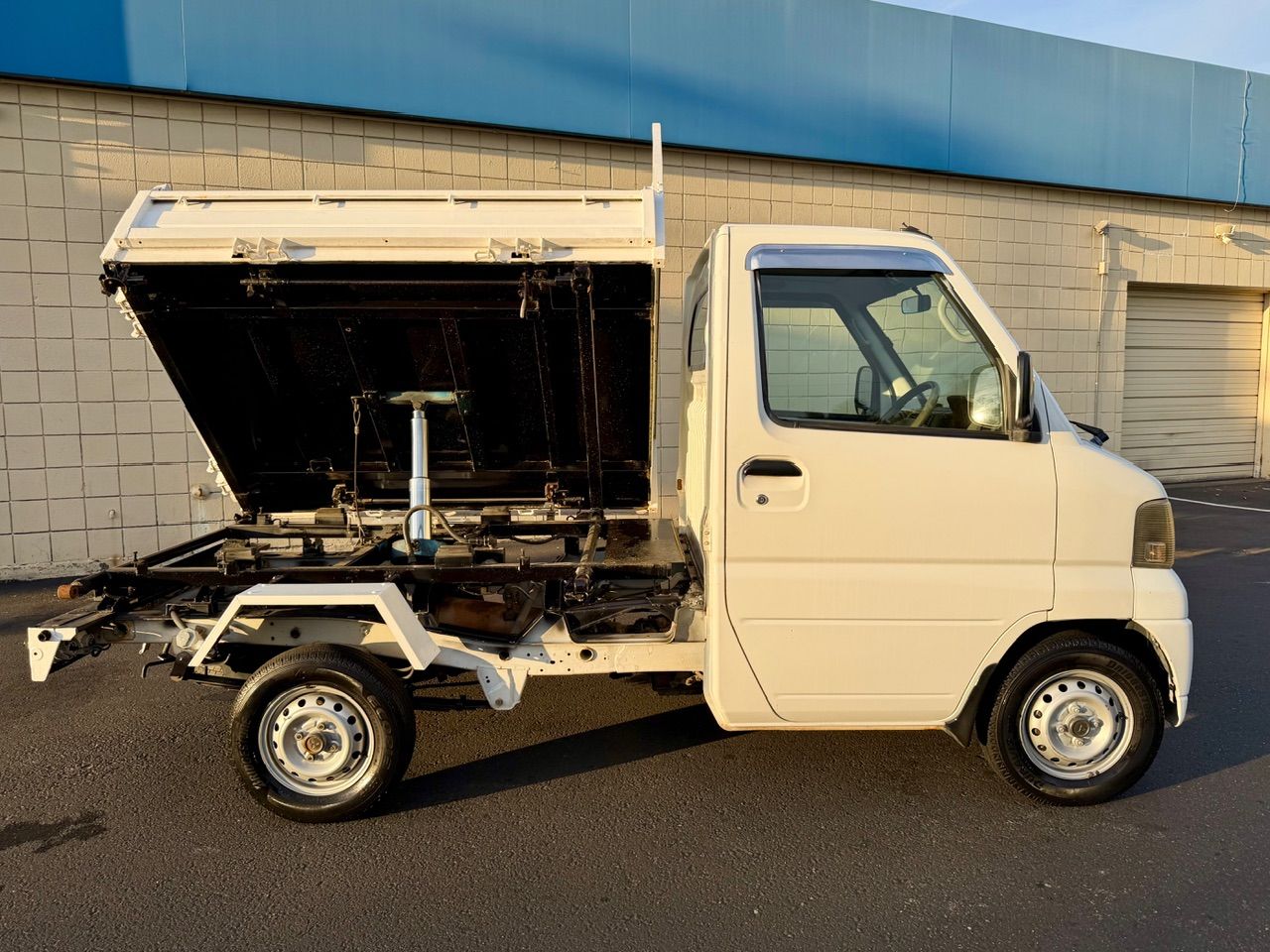 2001 Nissan Clipper HD Dump 3-Way, 4WD, 2Hi-4Hi, AC, PS, Auto, Rare!
