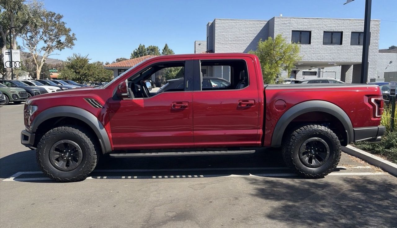 2017 Ford F-150 Raptor SuperCrew 4WD