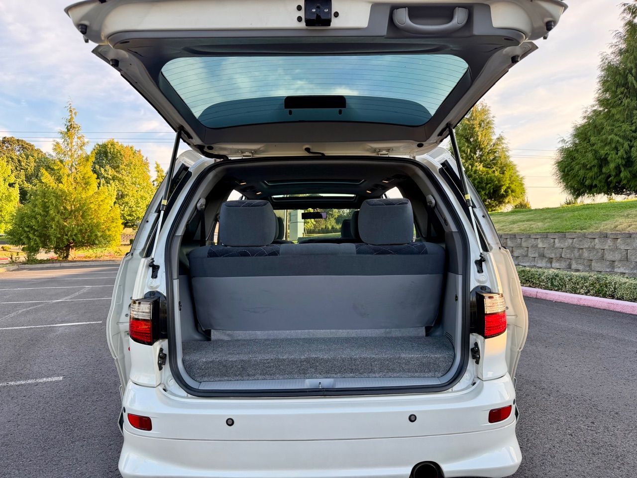 2000 Toyota Estima 3.0 Aeras FWD, 18” Wheels, Kakimoto Exhaust, Auto