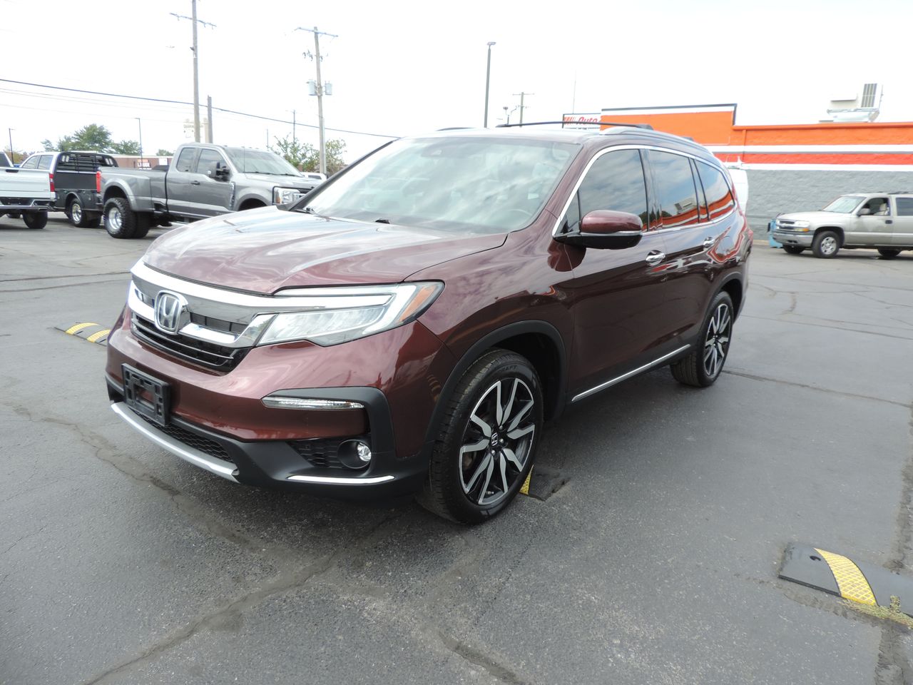 2022 Honda Pilot Touring AWD w/Rear Captains Chairs