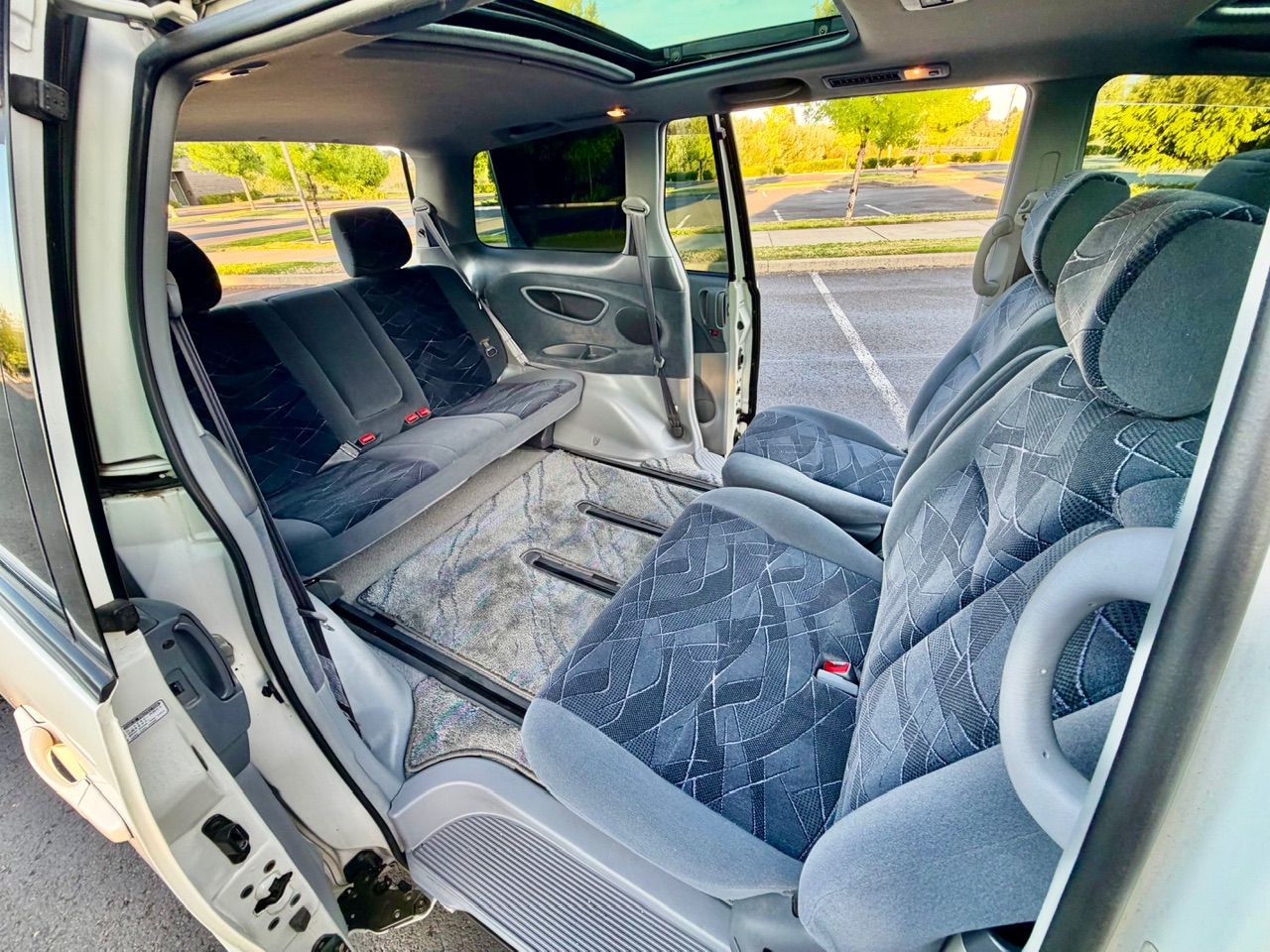 2000 Toyota Estima 3.0 Aeras FWD, 18” Wheels, Kakimoto Exhaust, Auto