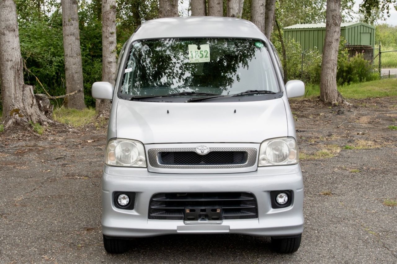 2001 Toyota Sparky X RWD, PS, PW, PL, AC, Airbags, 7 Pass, Auto