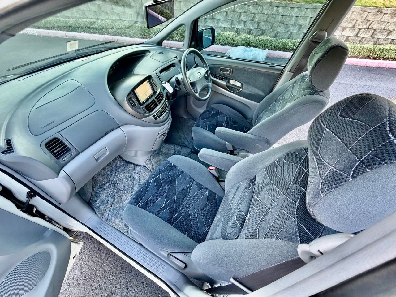 2000 Toyota Estima 3.0 Aeras FWD, 18” Wheels, Kakimoto Exhaust, Auto