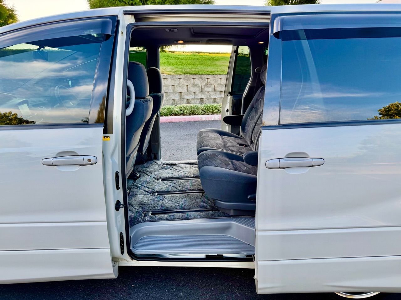 2000 Toyota Estima 3.0 Aeras FWD, 18” Wheels, Kakimoto Exhaust, Auto