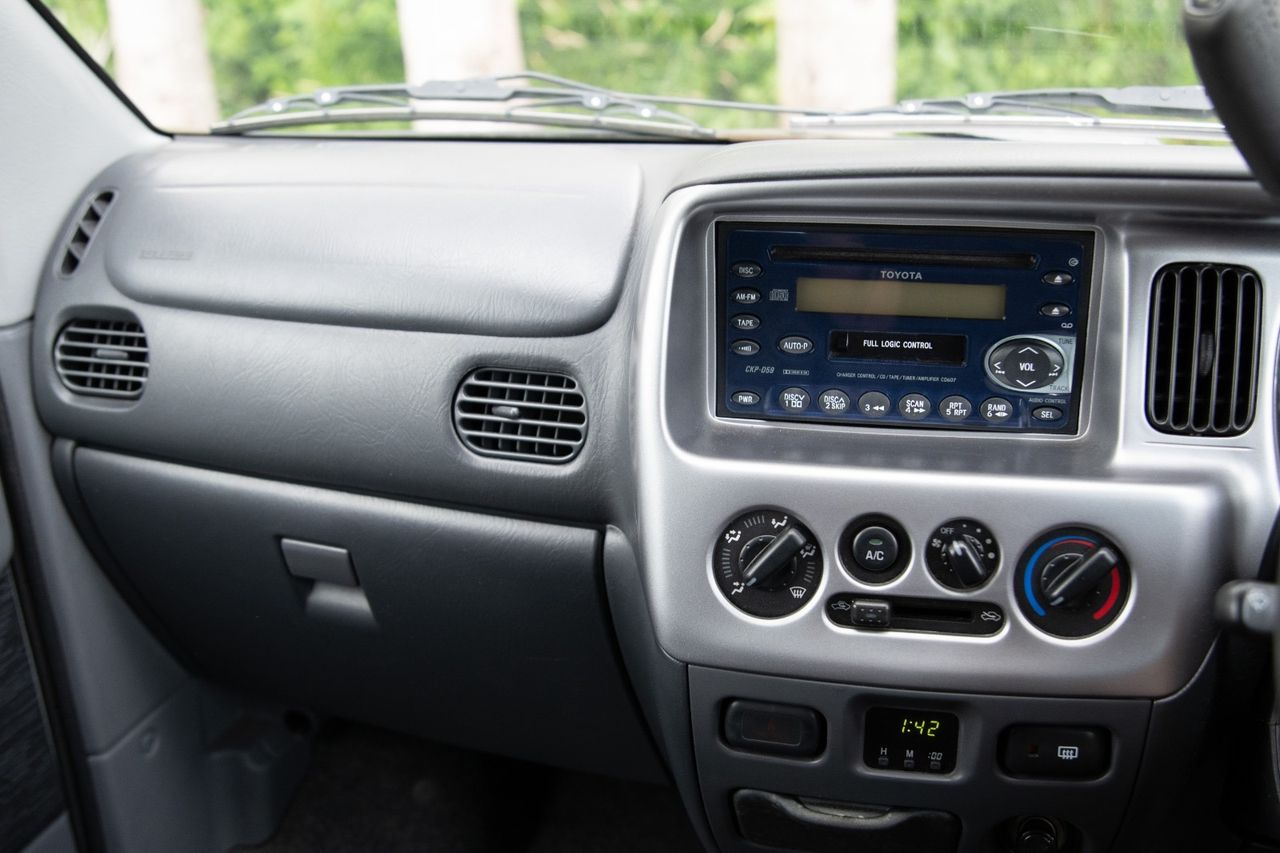 2001 Toyota Sparky X RWD, PS, PW, PL, AC, Airbags, 7 Pass, Auto