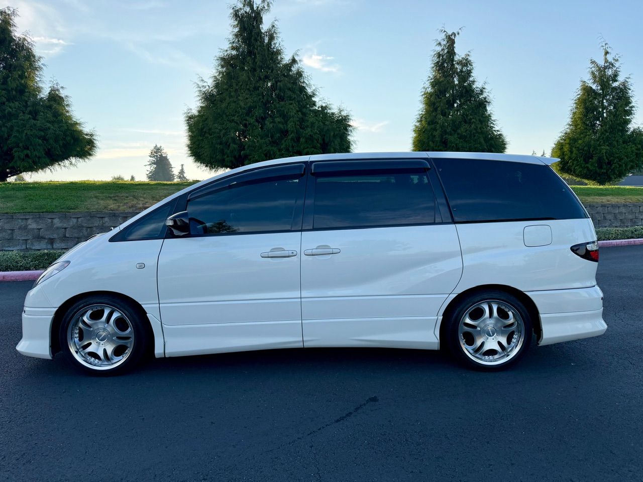2000 Toyota Estima 3.0 Aeras FWD, 18” Wheels, Kakimoto Exhaust, Auto