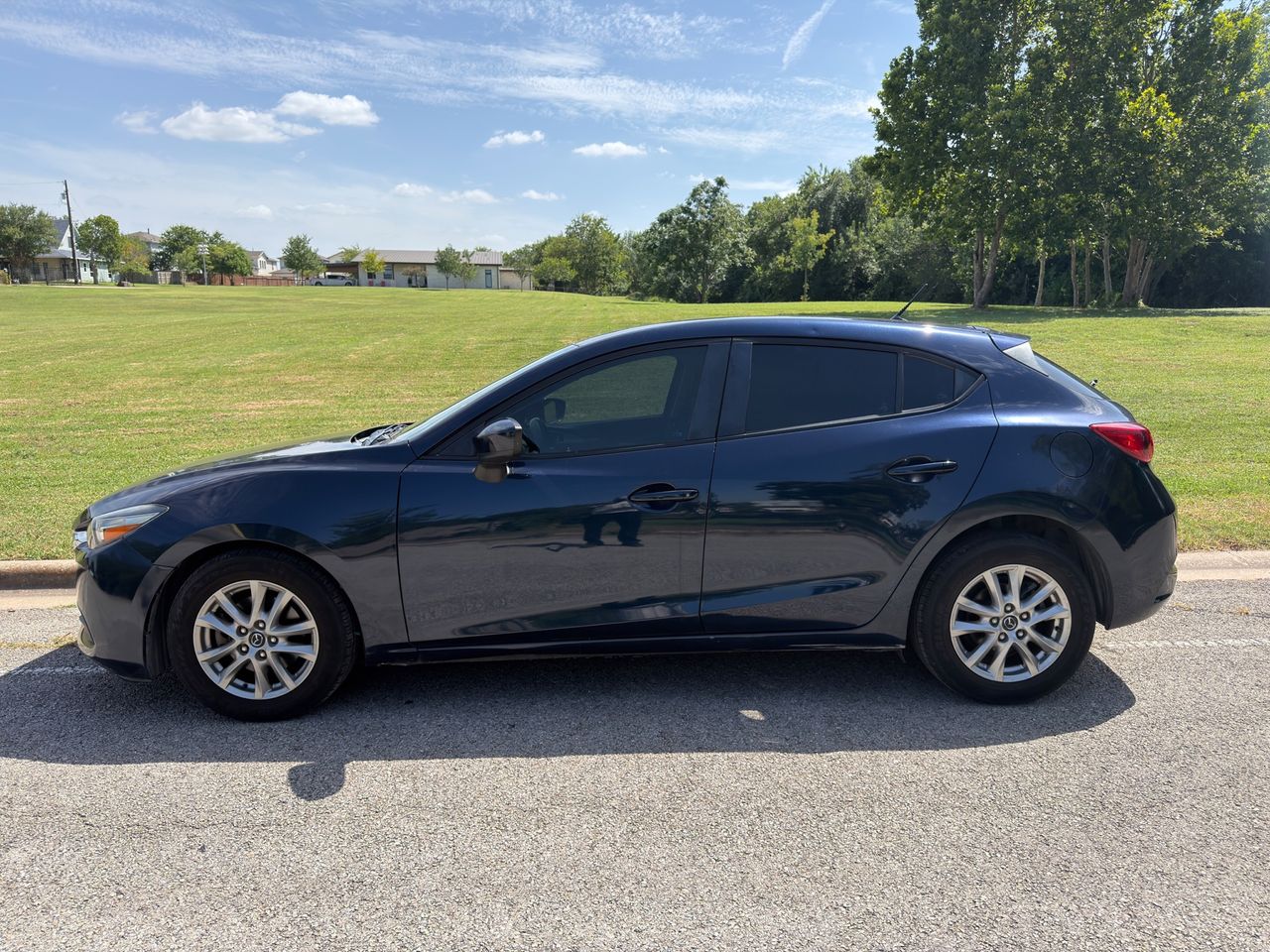 2018 Mazda MAZDA3 i Sport MT 5-Door
