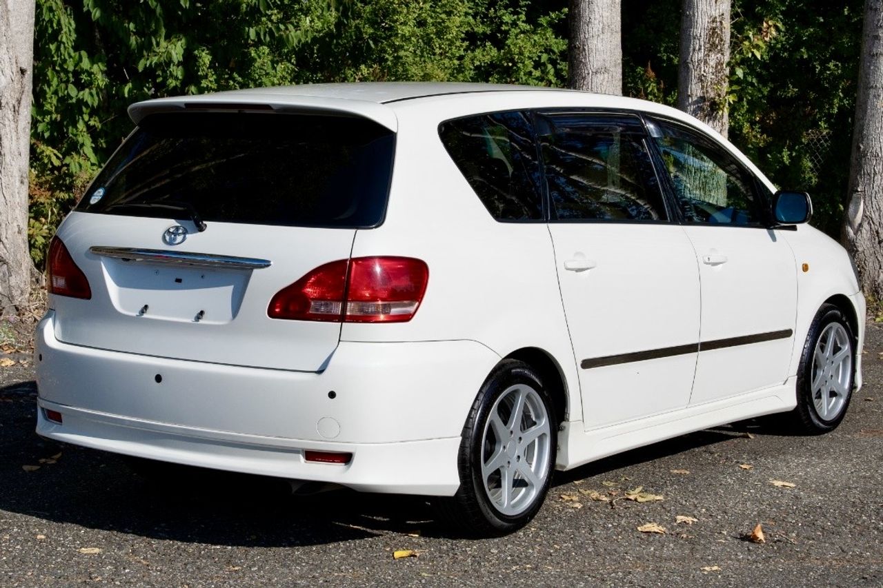 2001 Toyota Ipsum 4WD, 3 Row 7 Passenger, Fully Loaded, Automatic